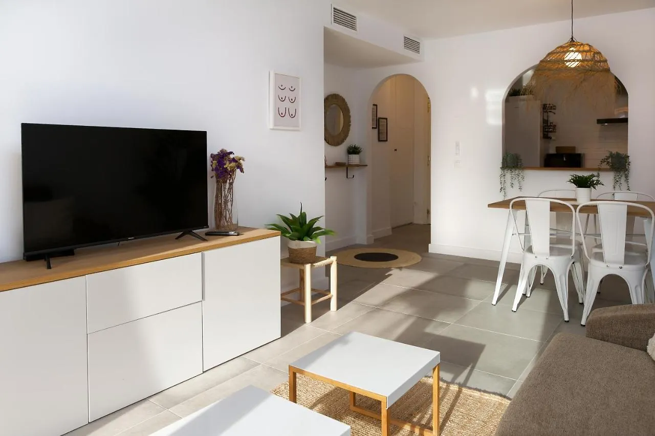 Surf Apartment - Wifi - Parking - Swimming Pool - Patio - Garden Tarifa 0*,  Spain