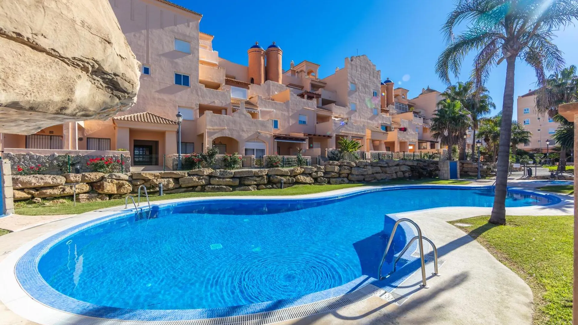 Surf Apartment - Wifi - Parking - Swimming Pool - Patio - Garden Tarifa