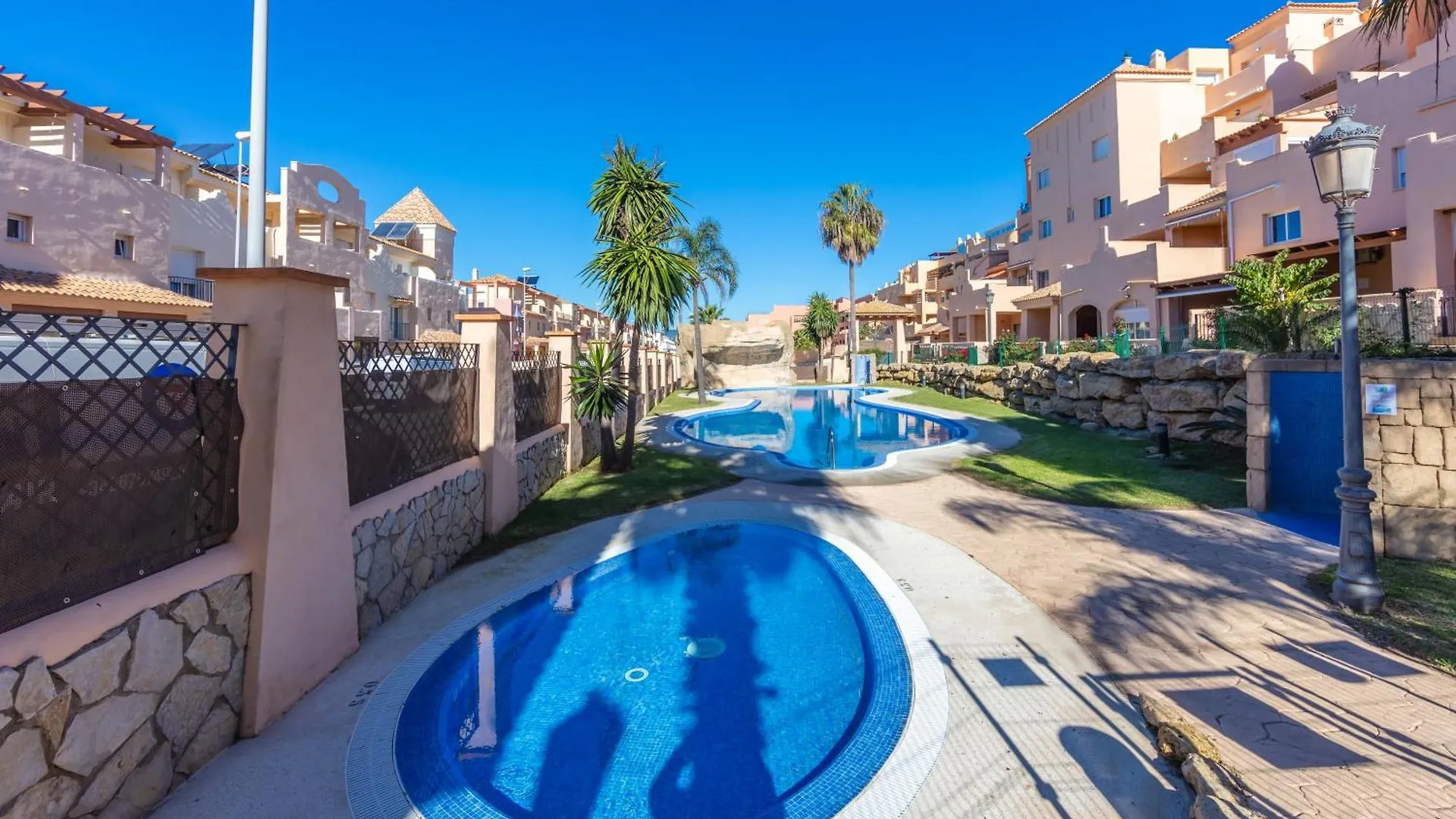 Surf Apartment - Wifi - Parking - Swimming Pool - Patio - Garden Tarifa