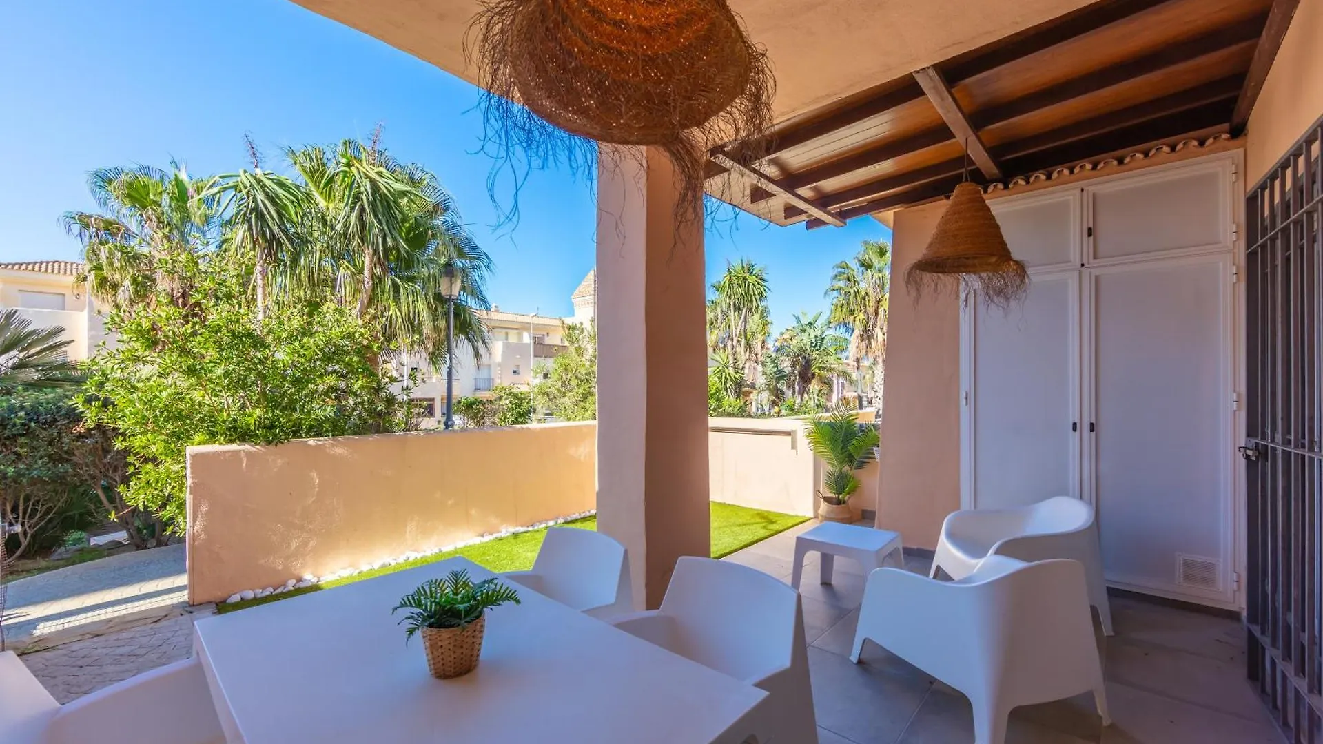 Surf Apartment - Wifi - Parking - Swimming Pool - Patio - Garden Tarifa Spain
