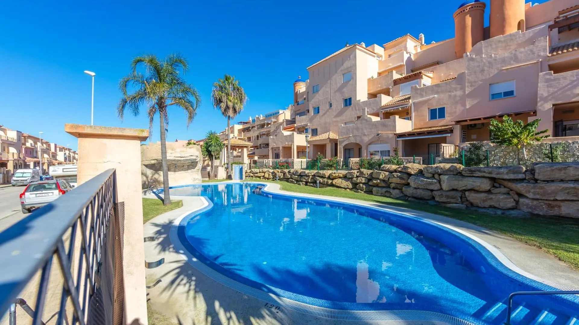 Surf Apartment - Wifi - Parking - Swimming Pool - Patio - Garden Tarifa