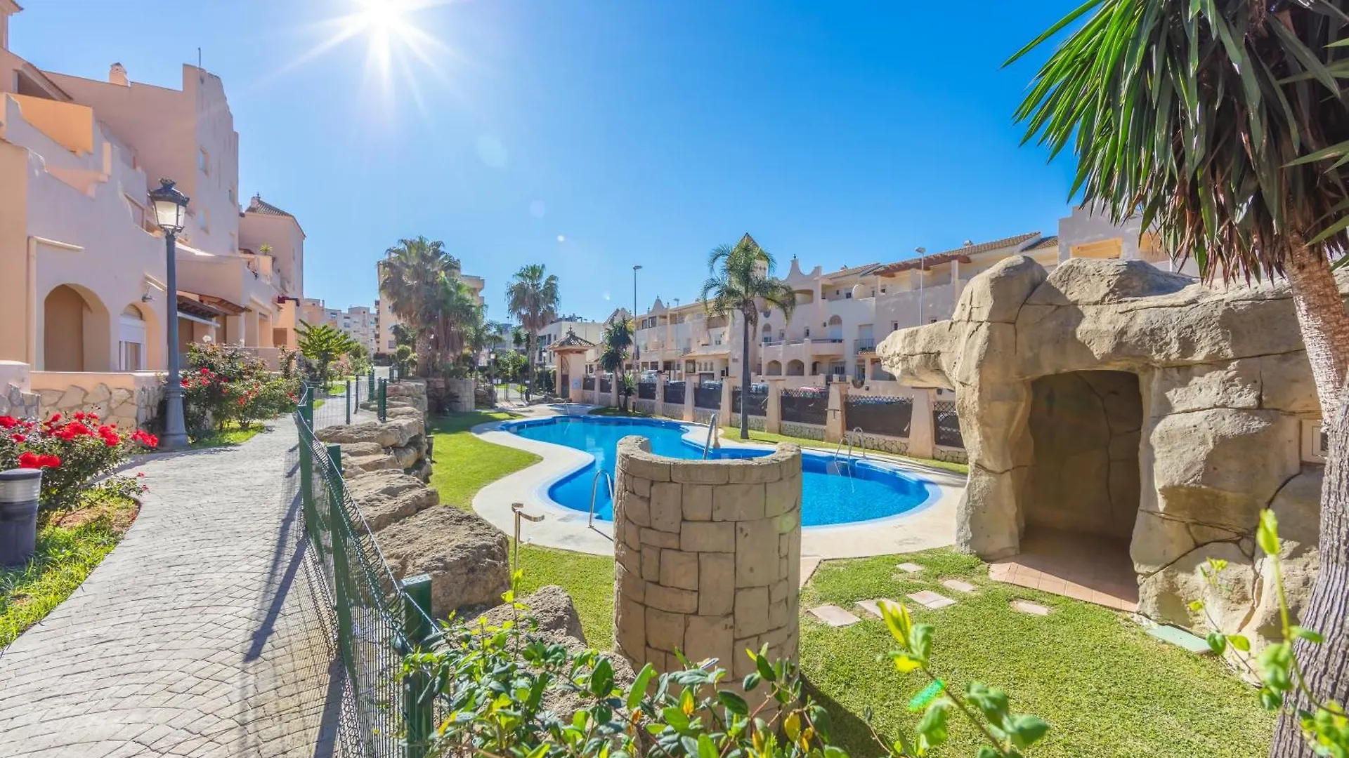 Surf Apartment - Wifi - Parking - Swimming Pool - Patio - Garden Tarifa