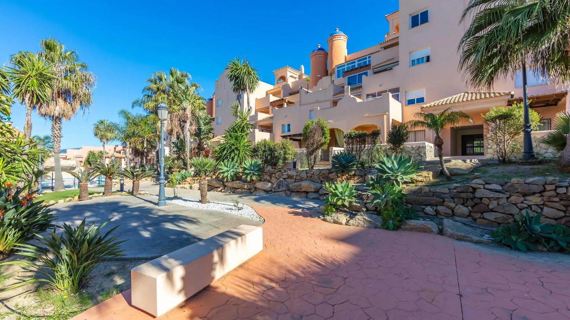 Surf Apartment - Wifi - Parking - Swimming Pool - Patio - Garden Tarifa